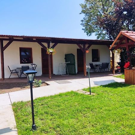 TiszafüredSuello Feszek Apartman公寓 外观 照片